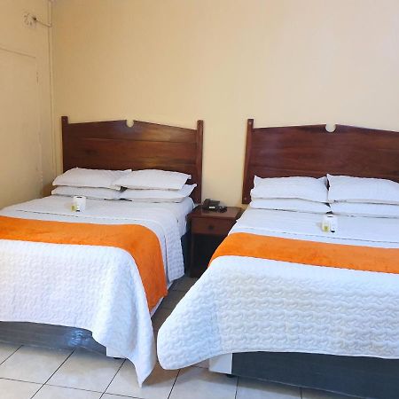 The Palace Guest House Harare Buitenkant foto