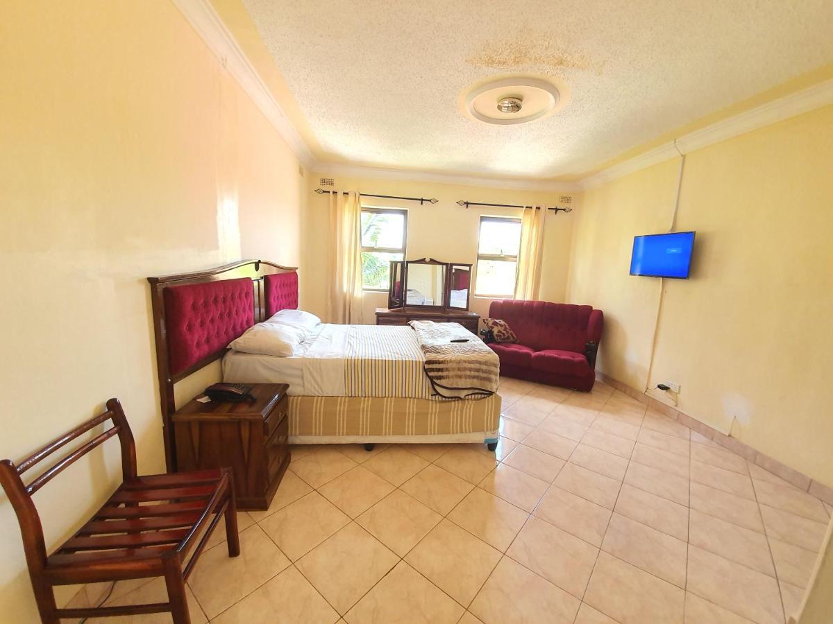 The Palace Guest House Harare Buitenkant foto