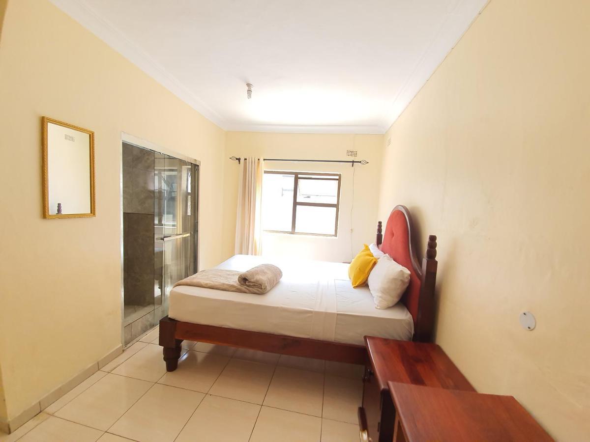 The Palace Guest House Harare Buitenkant foto