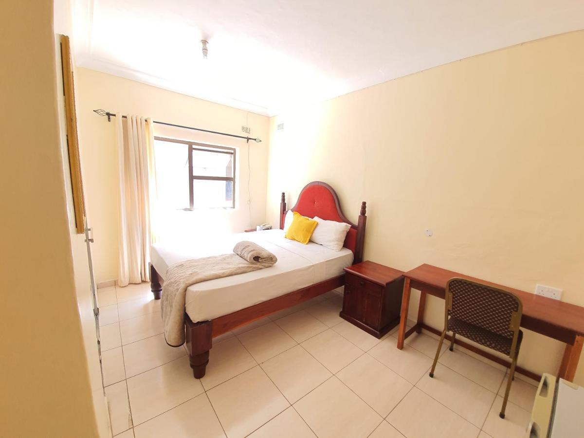 The Palace Guest House Harare Buitenkant foto