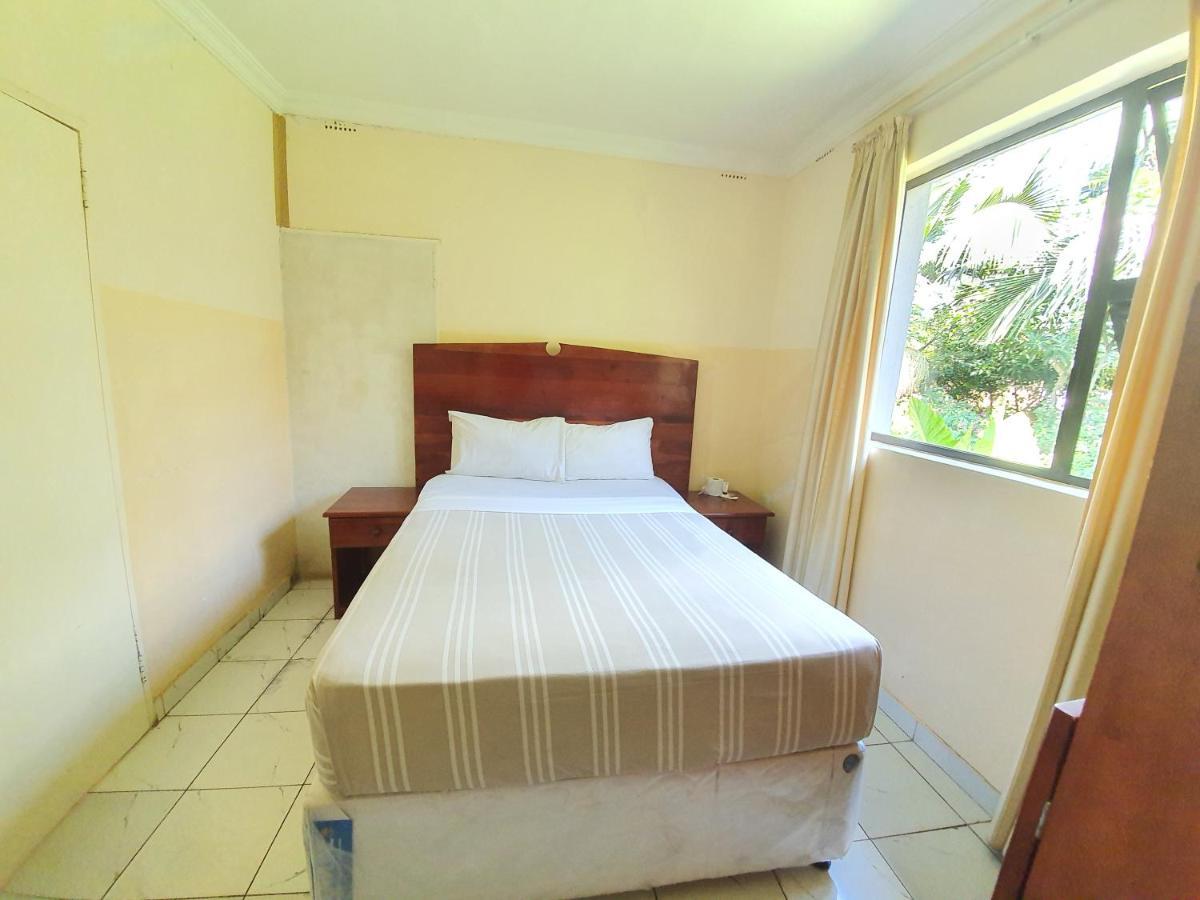 The Palace Guest House Harare Buitenkant foto