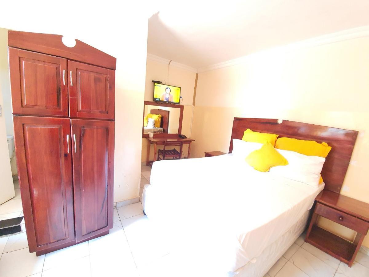 The Palace Guest House Harare Buitenkant foto