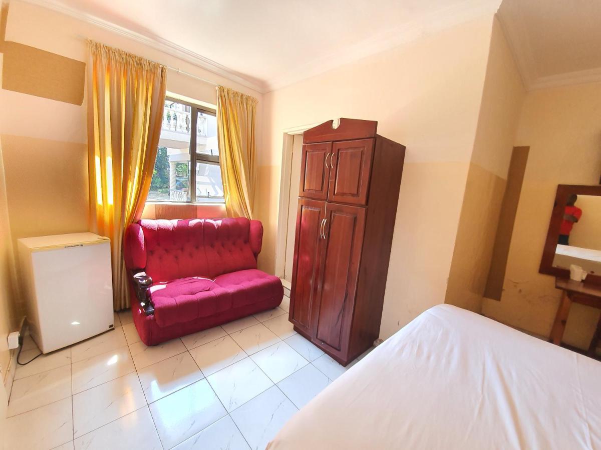 The Palace Guest House Harare Buitenkant foto