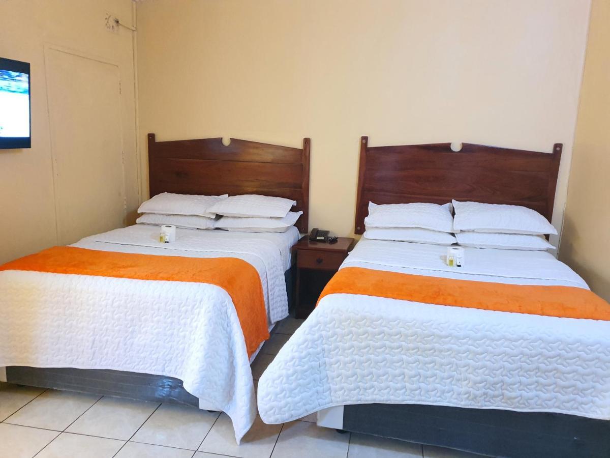 The Palace Guest House Harare Buitenkant foto