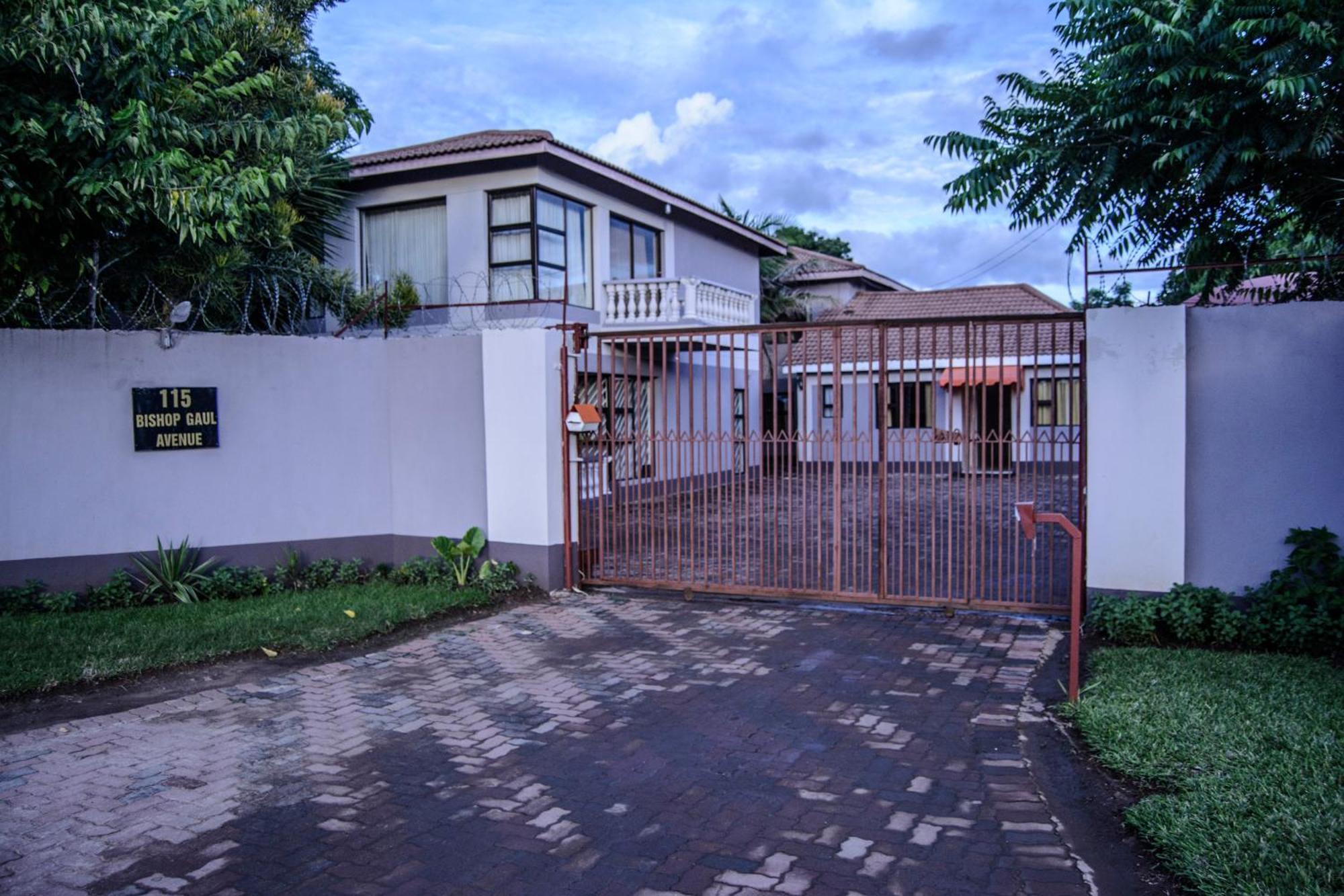 The Palace Guest House Harare Buitenkant foto