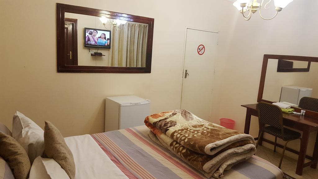The Palace Guest House Harare Buitenkant foto