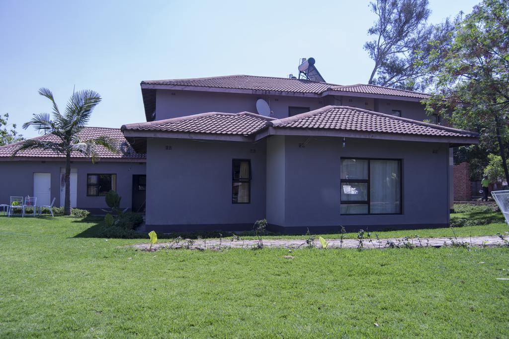 The Palace Guest House Harare Buitenkant foto