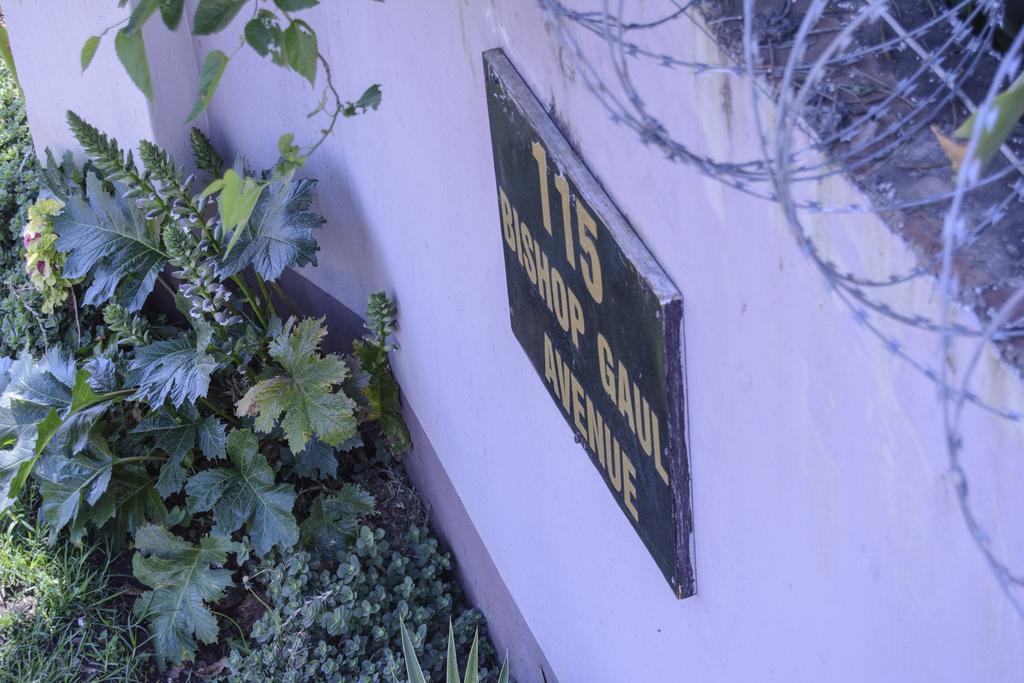 The Palace Guest House Harare Buitenkant foto