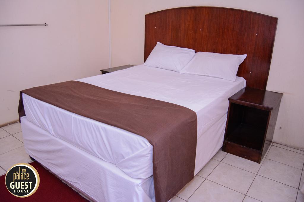 The Palace Guest House Harare Buitenkant foto