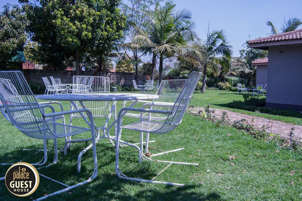 The Palace Guest House Harare Buitenkant foto