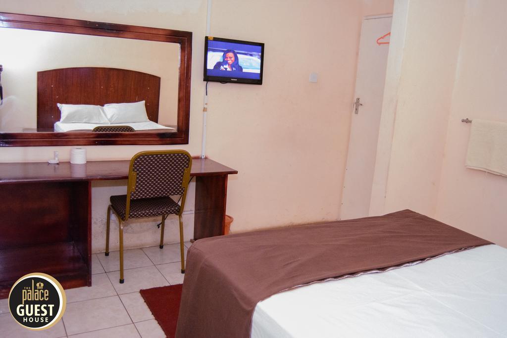 The Palace Guest House Harare Buitenkant foto